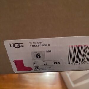 UGG T Bailey Bow II Boots in Red